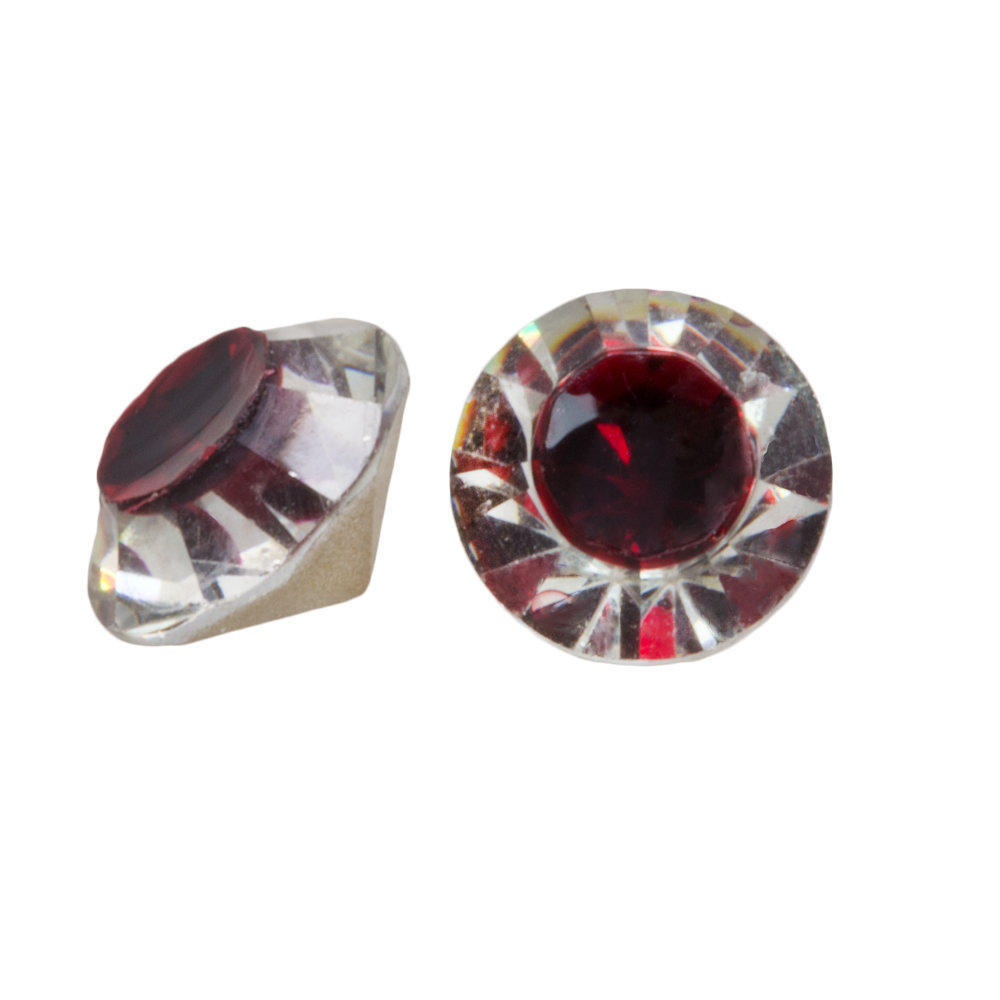 Chaton SS29 (6 mm) Center Deep Red (25 pièces)